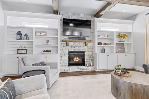Living - 4095 Old Light Cir, Arrington, TN 37014 photo 4 of 7