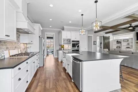 Kitchen - 4095 Old Light Cir, Arrington, TN 37014 photo 4 of 8