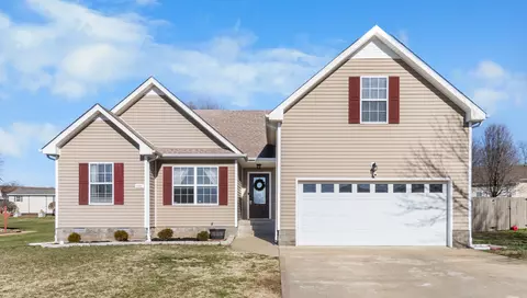 1157 Snoopy Dr, Clarksville, TN 37040