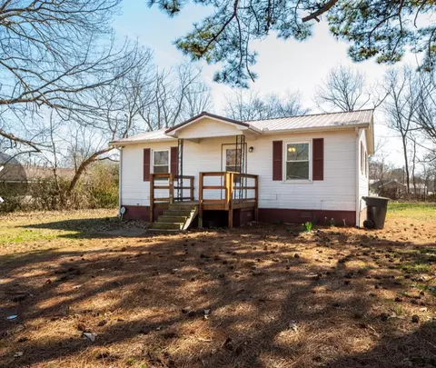906 E Grizzard St, Tullahoma, TN 37388