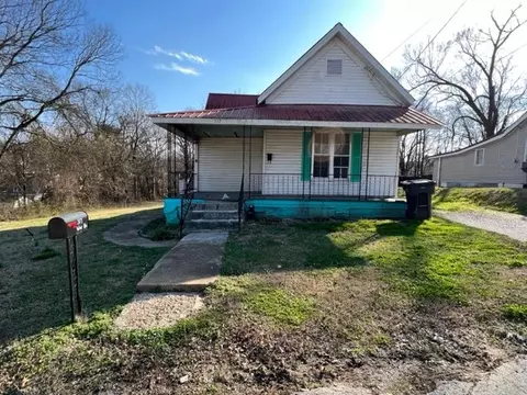 517 W 11th St, Columbia, TN 38401