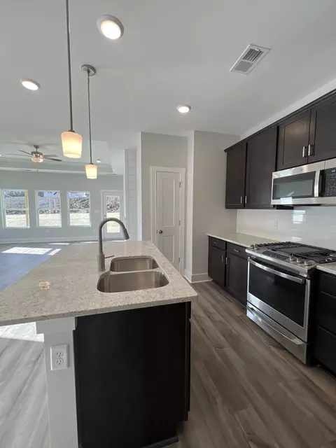 Kitchen - 129 Cavalvade Loop, Gallatin, TN 37066 photo 3 of 4