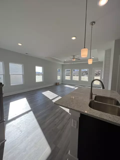 Kitchen - 129 Cavalvade Loop, Gallatin, TN 37066 photo 2 of 4