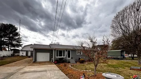 204 Homeward Ave, Winchester, TN 37398