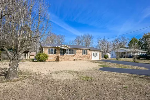 247 E Main St, Decaturville, TN 38329