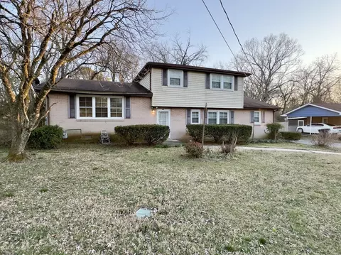 1902 Fern Dr, Murfreesboro, TN 37130