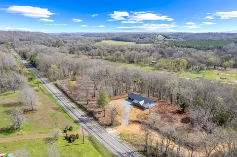 9 Skaggs Ln, Linden, TN 37096