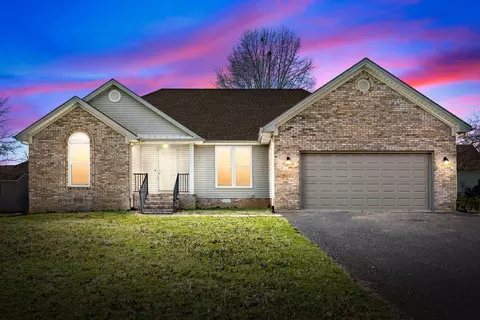 621 Ashbury Cir, Hopkinsville, KY 42240