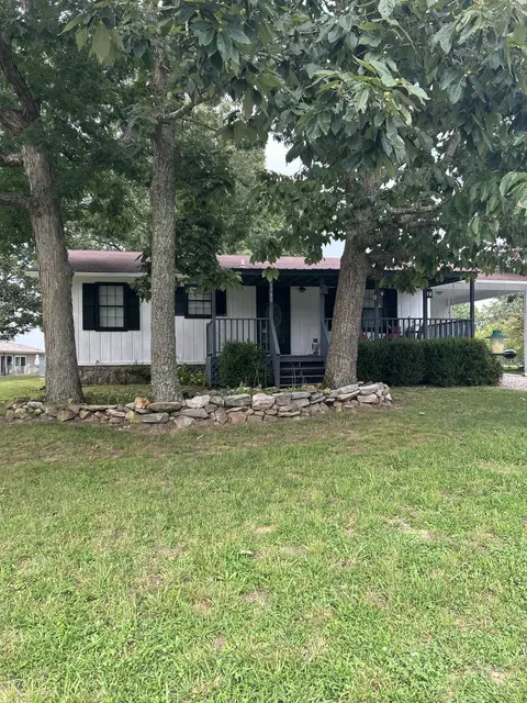 1780 Natural Bridge Rd, Waynesboro, TN 38485