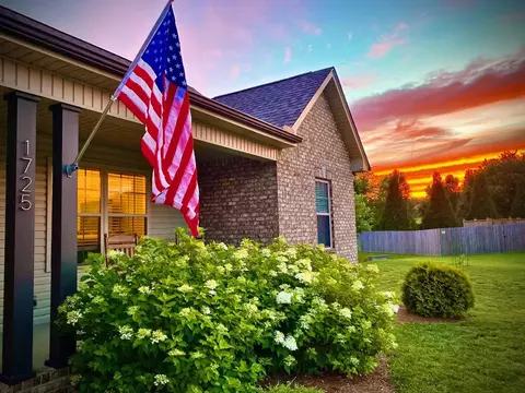 1725 Leaf Ln, Ashland City, TN 37015