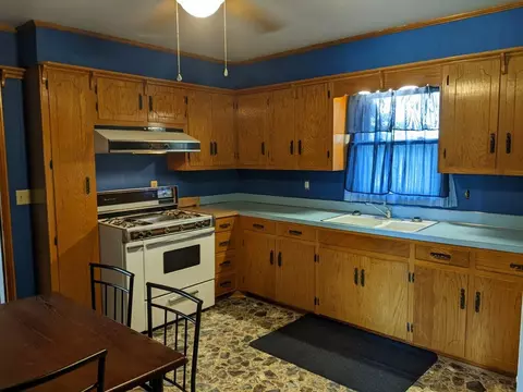 Kitchen - 58 Sunset St, Mcewen, TN 37101 photo 2 of 2