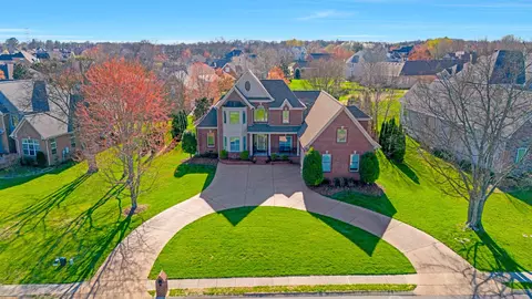471 Bay Point Dr, Gallatin, TN 37066
