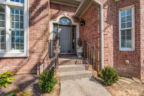 1020 Stop Thirty Rd, Hendersonville, TN 37075