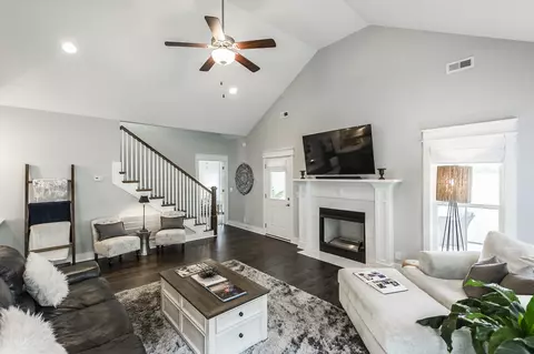 Living - 224 Rockcastle Dr, Murfreesboro, TN 37128 photo 1 of 5