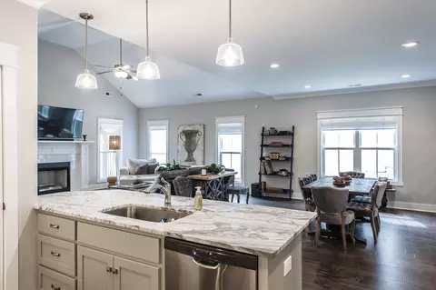 Kitchen - 224 Rockcastle Dr, Murfreesboro, TN 37128 photo 6 of 7