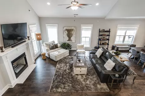 Living - 224 Rockcastle Dr, Murfreesboro, TN 37128 photo 5 of 5