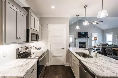 Kitchen - 224 Rockcastle Dr, Murfreesboro, TN 37128 photo 5 of 7