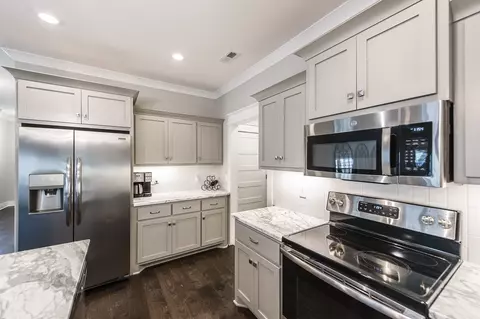 Kitchen - 224 Rockcastle Dr, Murfreesboro, TN 37128 photo 4 of 7