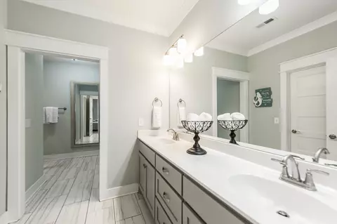 Bath - 224 Rockcastle Dr, Murfreesboro, TN 37128 photo 1 of 9