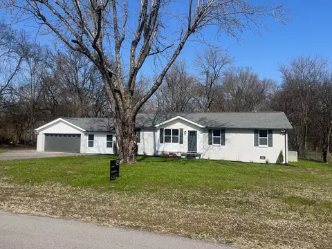 1472 Valley Ridge Dr W, Gallatin, TN 37066