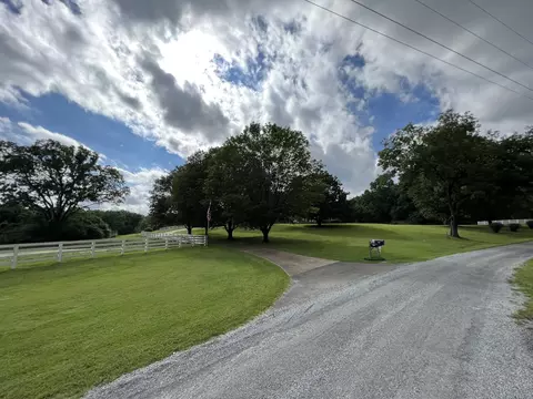 View/Area - 1296 E Grinders Switch Rd, Centerville, TN 37033 photo 9 of 16