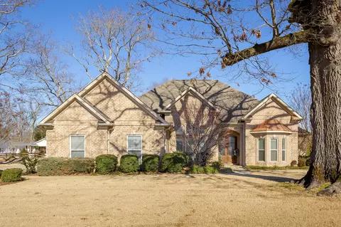 339 Oak Brook Dr, Florence, AL 35630