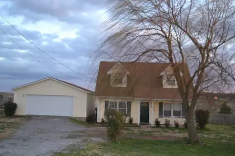 137 Bumpus Mill Rd, Oak Grove, KY 42262