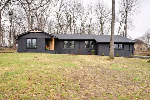 111 Lee Ct, Hendersonville, TN 37075