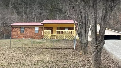 852 Franklin Ave, Sparta, TN 38583