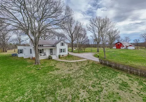 1133 Locust Ln, Columbia, TN 38401