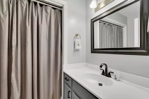 Bath - 1214 Tomahawk Trce, Murfreesboro, TN 37129 photo 1 of 2