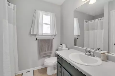 Bath - 1214 Tomahawk Trce, Murfreesboro, TN 37129 photo 2 of 2