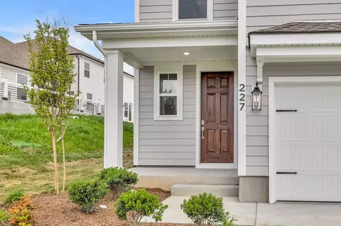 227 Cornice Dr, La Vergne, TN 37086