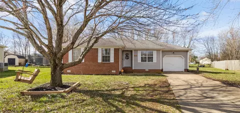 8636 Swale Ct, Oak Grove, KY 42262
