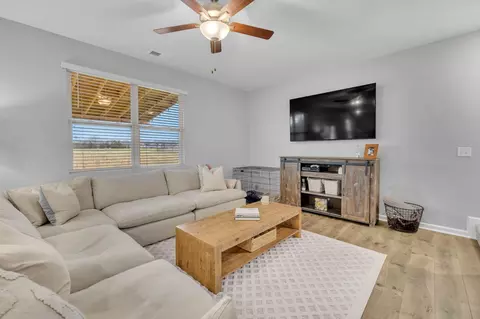 Living - 288 Willy Mae Rd, Murfreesboro, TN 37129 photo 1 of 2