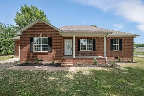 135 Big Hickory Ct, Smithville, TN 37166