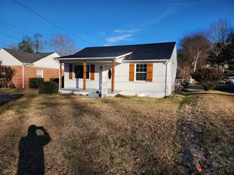 621 Jefferson Ave E, Carthage, TN 37030