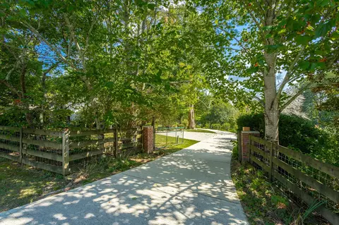 676 Miller Rd, Signal Mountain, TN 37377