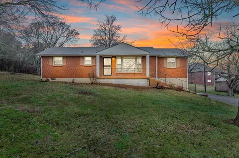 1399 Saundersville Rd, Hendersonville, TN 37075