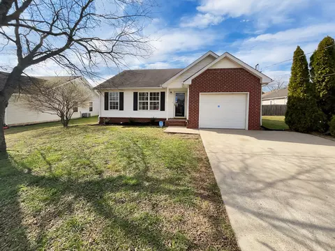 1131 Eastwoods Dr, Murfreesboro, TN 37130
