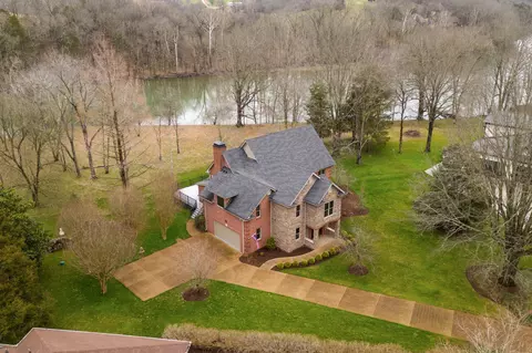 2025 Pointe Barton Dr, Lebanon, TN 37087