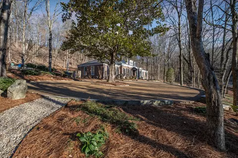 1150 Crater Hill Dr, Nashville, TN 37215