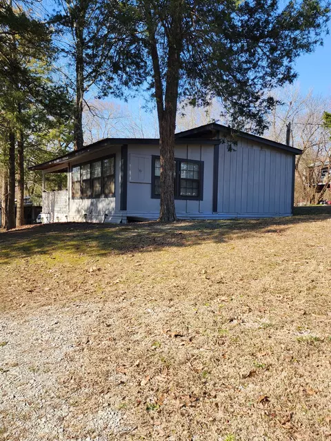 699 Highlander Rd, Camden, TN 38320