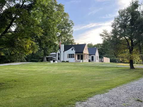 200 Caulk Dr, Ethridge, TN 38456