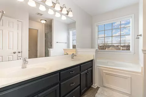Bath - 3003 Romain Trl, Spring Hill, TN 37174 photo 2 of 3