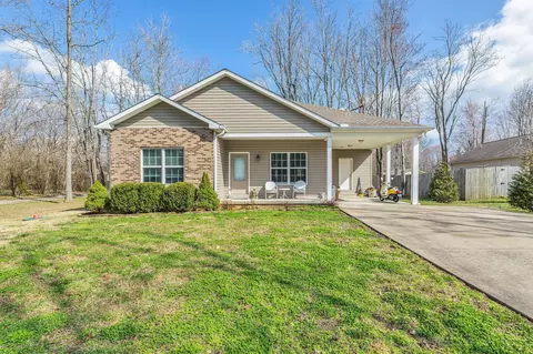 1029 Preston Dr, Burns, TN 37029