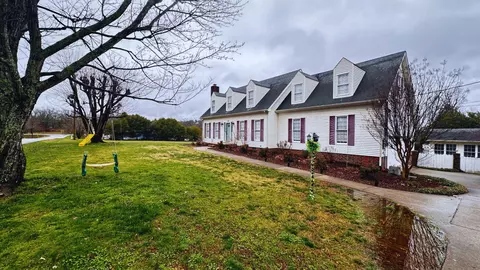 2000 Hall Dr, Fayetteville, TN 37334