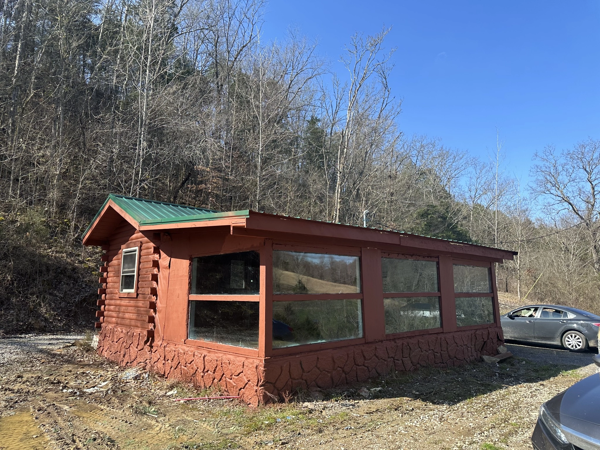 221 Friendship Hollow Rd S  