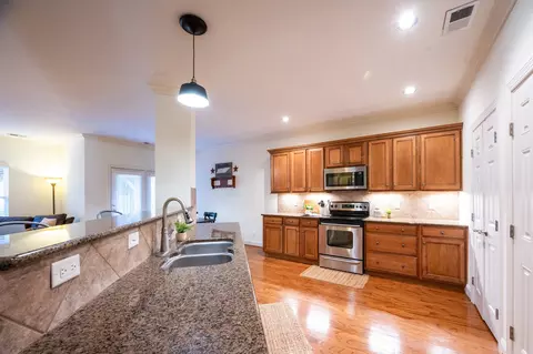 Kitchen - 1020 Dunrobin Dr, Franklin, TN 37067 photo 5 of 5