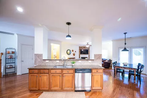 Kitchen - 1020 Dunrobin Dr, Franklin, TN 37067 photo 3 of 5